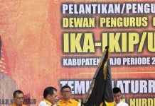 Rektor UNM Melantik Ika UNM DPC Wajo Dorong Sinergitas Dengan Pemda.