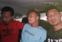 Pelaku Utama Pembunuhan IRT Dikarosa Mateng Berinisial TA Ditangkap Polisi Di Mesjid Terapung Losari Makassar.