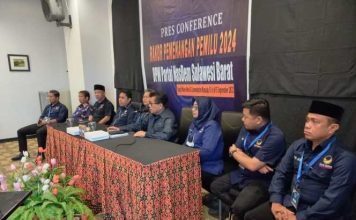 Anwar Adnan Saleh ,Ketua Dpw Partai Nasdem Memberi Keterangan Pers Tentang Pencopotan Ketua DPRD Mamuju.