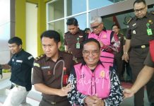 Setelah Diperiksa Selama 6 Jam Wakil Rektor Unsulbar DiTetapkan TerSangka Dan Langsung Di Tahan DiRutam Mamuju.