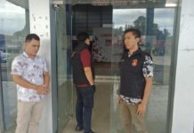 Ditkrimsus Polda Sulbar Menggeledah Kantor Disdikpora Mamuju Pas OTT Kadis.