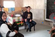 Panwacam Kepulauan Bala-Balakang Mamuju Kordinasi Dengan Camat Setempat Dikediamannya. PANWASCAM KEPULAUAN BALA BALAKANG MAMUJU,KOORDINASI DENGAN PEMERINTAH SETEMPAT DALAM HAL INI CAMAT SETEMPAT ( DOC.METROSULBAR).