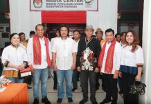 Ribuan Massa Antar Robin-David Daftar Dikpu Mamasa.