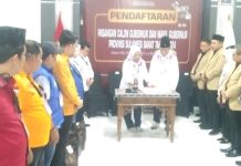 Ratusan Masa Antar PHS- ENNY Daftarkan Diri Di Kpu Sulbar.