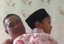 Polisi Sahabat Anak,Siswa SDN Tanjung Duren Peluk Aiptu Iwaya Diacara Polisi Sahabat Anak.