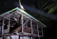 ODGJ Di Polman Mengamuk Hingga Naik DiAtas Atap Rumah .