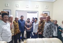 Meriah Malam Silatuyrrahmi Dan Syukuran Kemenangan SDK- JSM Dan Tina- Yuki Halaman Rujab Ketua DPRD MAmuju.
