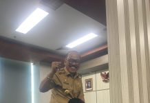 Untuk Mewujudkan Hajatnya Ketua PAC Tapalang Barat Pikul Gubernur Sulbar DiRuang Kerjanya.