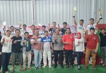 Ketua DPRD Mamuju Tutup Pertandingan Bulutangkis Rangkaian HUT RI Yang Ke-80.