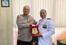 Hut TNI AL Ke – 80 Tahun ,Kapolda Sulawesi Barat Kunjungi Lanal Mamuju Sulbar.