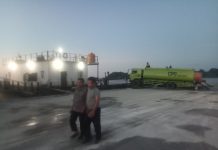 Aktivitas Muat CPO Pelabuhan Belang Belang Berjalan Lancar Pada Sore Hari.