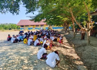 Keluarga Besar SD Inpres Tommo 1 Semarakkan Hari Jadi Mamuju Ke 486 Dengan Berbagai Pakaian Adat Nusantara.