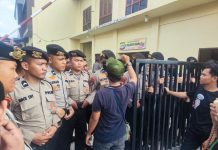 Polda Sulbar Kawal Penyampaian Aspirasi Secara Humanis, Situasi Kota Mamuju Tetap Aman Dan Kondusif.