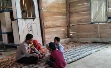 Kisah Bripka Nur Alam,Polisi Jadi Guru Ngaji Anak- Anak Di pedalaman Mamasa.