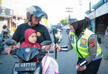Manis Dan Menawan, Polwan Ditlantas Polda Sulbar Peringati HUT Ke- 78 Dengan Aksi Cinta Keselamatan Di Jalan Raya.