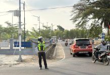 Jaga Keselamatan Berlalu lintas , Polantas Polda Sulbar Terus Hadir Saat Padatnya Arus Pulang Kerja.