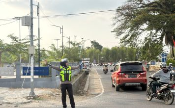 Jaga Keselamatan Berlalu lintas , Polantas Polda Sulbar Terus Hadir Saat Padatnya Arus Pulang Kerja.
