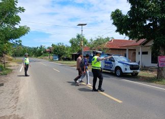 Di SMAN 2 Mamuju, Polantas Hadir Melayani Dan Tanamkan Kesadaran Keselamatan Berlalu Lintas Sejak Dini.