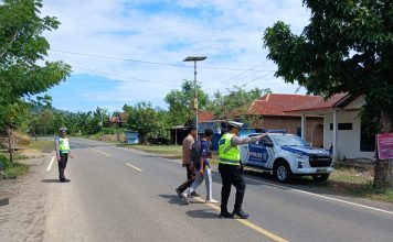 Di SMAN 2 Mamuju, Polantas Hadir Melayani Dan Tanamkan Kesadaran Keselamatan Berlalu Lintas Sejak Dini.
