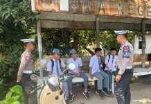 Polantas Polda Sulbar Tanamkan Disiplin Dan Keselamatan Dini Bagi Kaum Pelajar.
