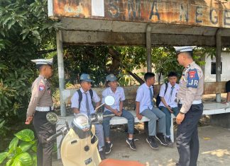 Polantas Polda Sulbar Tanamkan Disiplin Dan Keselamatan Dini Bagi Kaum Pelajar.