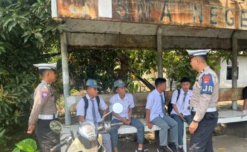 Polantas Polda Sulbar Tanamkan Disiplin Dan Keselamatan Dini Bagi Kaum Pelajar.