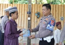 Wujud Syukur 71 Tahun Pengabdian, Ditlantas Polda Sulbar Tebar Kebaikan Lewat Bakti Sosial Dan Anjangsana