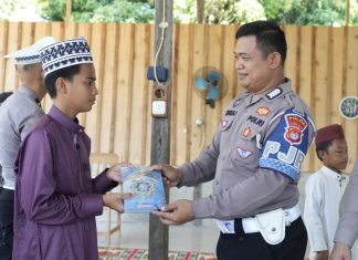Wujud Syukur 71 Tahun Pengabdian, Ditlantas Polda Sulbar Tebar Kebaikan Lewat Bakti Sosial Dan Anjangsana