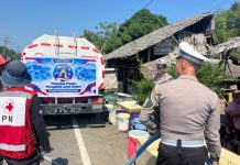 Krisis Air Disaluleang Polantas Polda Sulbar Salurkan 10 Ribu liter Air Bersih Sebagai Makna Pengabdian HUT Lantas Ke-71