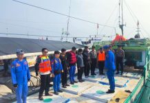 Kapolda Sulbar Salurkan 30 Ton Air Bersih Untuk Pulau Ambon Dan Papotongan