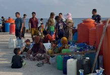 Dahaga Panjang Terjawab,Tangis Haru Niar Dan Warga Pulau Ambon Terima Bantuan Air Bersih Dari Kapolda Sulbar