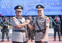 Farewell And Welcome Parade Polda Sulbar,Estafet Komando Dari Adi Deriyan Ke Totok Suharyanto