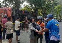 Bus Makassar- Palu Terbalik Di Mamuju,Tim Biddokkes Polda Sulbar Respon Cepat Evakuasi 26 Korban.