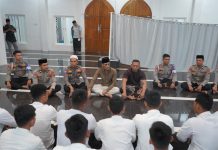 Dari Masjid,Polisi Mendengar Suara Umat : Kabidpropam,Kabidkum Dan PJU Polda Sulbar Bangun Kedekatan Lewat Subuh Keliling