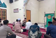 Kapolres Mamuju Tengah Pimpin Subuh Keliling Di Tobadak, Serap Aspirasi Demi Kamtibmas Kondusif