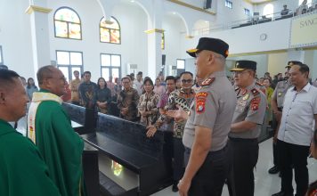 Titip Doa,Dengarkan Harapan : Kehangatan Minggu Kasih Kapolda Sulbar Di Gereja Santa Maria