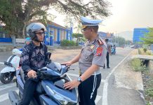 Kapolda Sulbar Dan Jajaran Pejabat Utama Turun Langsung Atur Lalu Lintas Dan Sapa Masyarakat