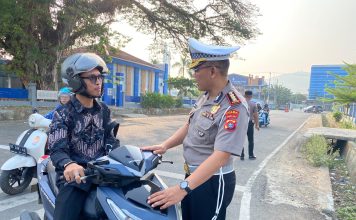 Kapolda Sulbar Dan Jajaran Pejabat Utama Turun Langsung Atur Lalu Lintas Dan Sapa Masyarakat