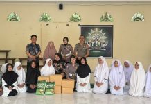 Jumat Berkah,Ditlantas Polda Sulbar Tebar Kebaikan Di Panti Asuhan Putri Manakarra Muhammadiyah Mamuju