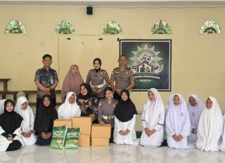 Jumat Berkah,Ditlantas Polda Sulbar Tebar Kebaikan Di Panti Asuhan Putri Manakarra Muhammadiyah Mamuju