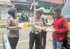 Sempat Kaget Dikira Razia,Sopir Lintas Daerah Penuh Senyuman Dapat Paket Makan Gratis Dari Polantas Sulbar