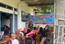 Blusukan Ke Lorong Nelayan,Satgas Preemtif OPS Patuh Polda Sulbar Ajak Warga Pesisir Mamuju Sadar Berlalu Lintas