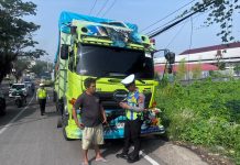 Polda Sulbar Gelar Ramcek Truk Dijalur Poros Mamuju- Topoyo, Sopir Diberi Edukasi Hingga Teguran Lisan Demin Keselamatan